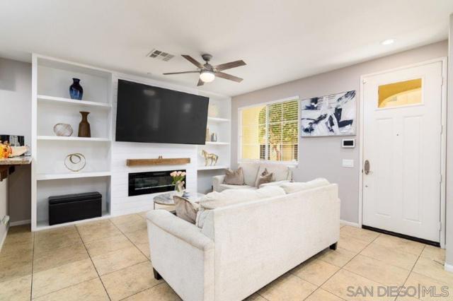 1622 Puffin Pl, Chula Vista CA: https://media.crmls.org/mediaz/95be37cb-bf29-431e-bbc8-c1e209c93cef.jpg