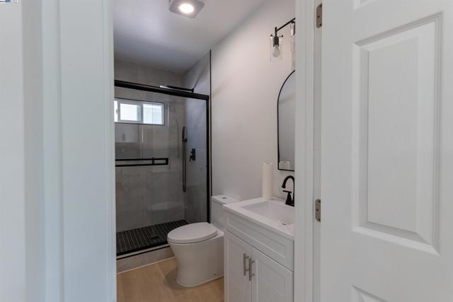 1276 64Th Ave, Oakland CA: https://media.crmls.org/mediaz/95be743b-2900-420b-8a2e-e2e8bede6fa9.jpg