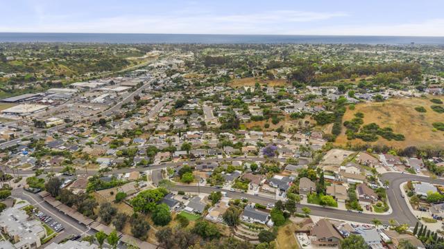 310 Bluff Wy, Oceanside CA: https://media.crmls.org/mediaz/95bf1980-e562-4e12-98cb-c25bde2f33e3.jpg