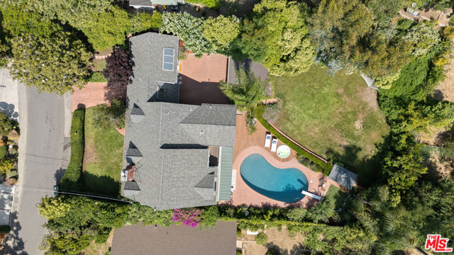 11818 Laurel Hills Road, Studio City CA: https://media.crmls.org/mediaz/95bfdc60-dca4-469a-8307-b17854a04042.jpg