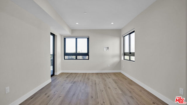 846 S Mariposa Avenue, Los Angeles CA: https://media.crmls.org/mediaz/95c0e86e-bdc7-43b6-ad1d-7b3bf94a020e.jpg