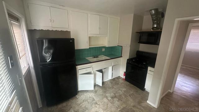120 Cedar Ave, Chula Vista CA: https://media.crmls.org/mediaz/95c16b87-e2f4-4a21-a659-f4b2615d6452.jpg