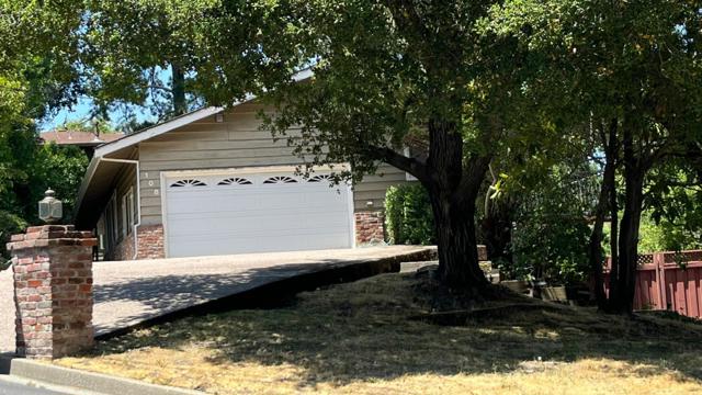 108 Stein Way, Orinda CA: https://media.crmls.org/mediaz/95c1cf8c-c317-4402-ae2e-fd1f0438a6b4.jpg