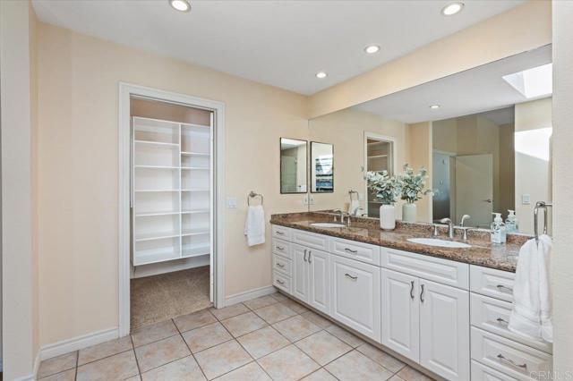 1054 La Sombra Drive, San Marcos CA: https://media.crmls.org/mediaz/95c1e190-43b8-42c4-b8f3-5bf229f7ff20.jpg