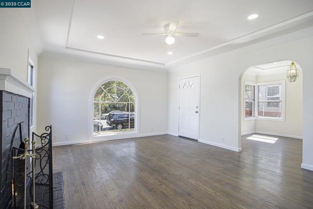 532 Central Ave, Pittsburg CA: https://media.crmls.org/mediaz/95c27bc6-f2c3-4bbd-a076-aeba8bc1b631.jpg