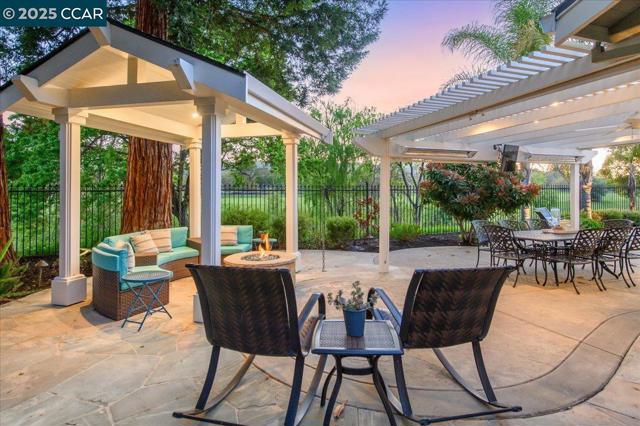 9461 Thunderbird Pl, San Ramon CA: https://media.crmls.org/mediaz/95c284a0-6525-4107-8b85-4b54f4955ecc.jpg
