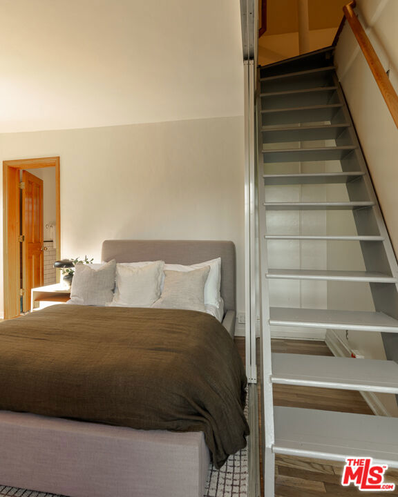 3105 Ledgewood Drive, Los Angeles CA: https://media.crmls.org/mediaz/95c2b067-2913-4ff9-80b5-2c518c3b0140.jpg