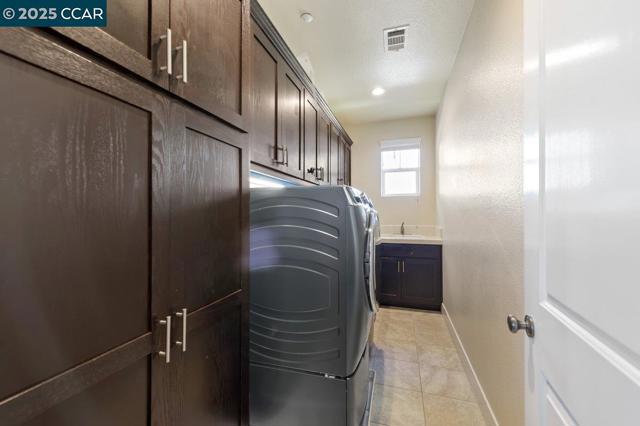 5656 Stockton Loop, Livermore CA: https://media.crmls.org/mediaz/95c2df44-e025-4fe0-925f-0d2d1e6dd730.jpg