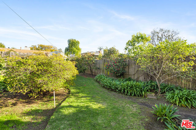 507 El Medio Avenue, Pacific Palisades CA: https://media.crmls.org/mediaz/95c2ecca-106d-45fc-af7d-f3db22845a24.jpg