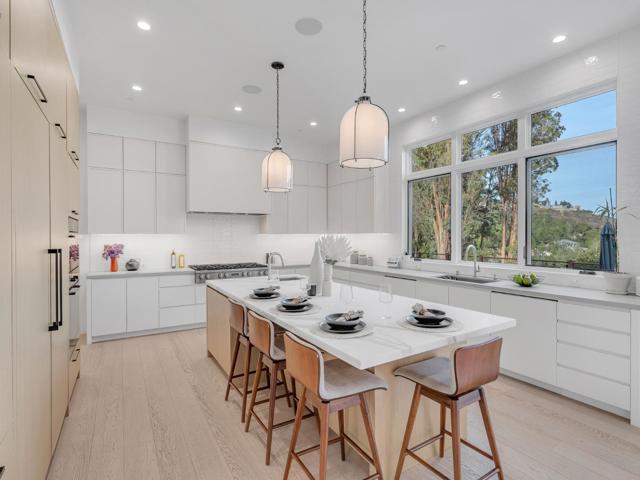 60 Glengarry Way, Hillsborough CA: https://media.crmls.org/mediaz/95c2f6fe-9006-4d98-8e48-e55a10bdfce2.jpg