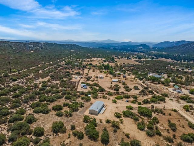 2203 Hyde Park Lane, Campo CA: https://media.crmls.org/mediaz/95c32883-e930-4bb7-861a-57cb3835dc3c.jpg