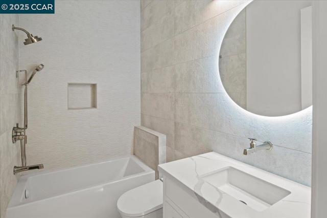 74 Middlefield Rd, Atherton CA: https://media.crmls.org/mediaz/95c3bb7f-7940-42d3-aa58-40f706358c3d.jpg