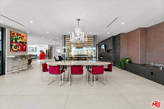 2284 Hercules Drive, Los Angeles CA: https://media.crmls.org/mediaz/95c44005-82d6-407a-b347-663e8e260a3e.jpg