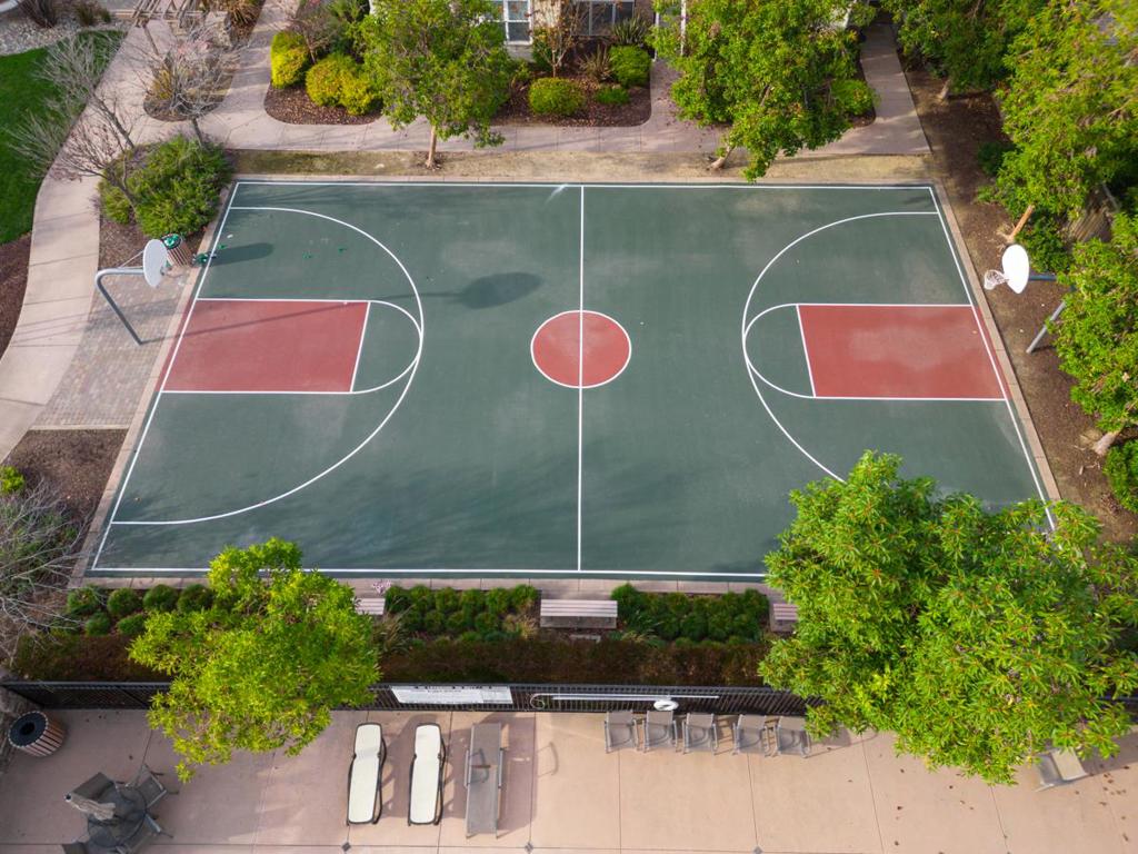 https://media.crmls.org/mediaz/95c48ada-e29c-4c46-a1f1-7d4a2e5f5bca.jpg?preset=X-Large