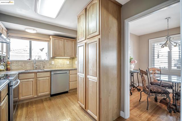 581 Fairway Street, Hayward CA: https://media.crmls.org/mediaz/95c4bfb9-a40a-4659-9fb3-3cb3a43f826a.jpg