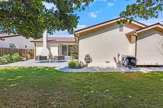 35573 Purcell Pl, Fremont CA: https://media.crmls.org/mediaz/95c4e926-93b1-4dd1-9a55-07b4b5457094.jpg
