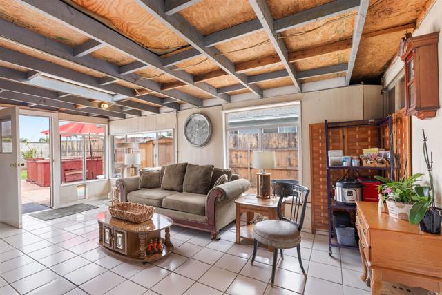 462 Carnation Avenue, Imperial Beach CA: https://media.crmls.org/mediaz/95c581a8-7fe7-4e10-9e9a-7c5f83132230.jpg