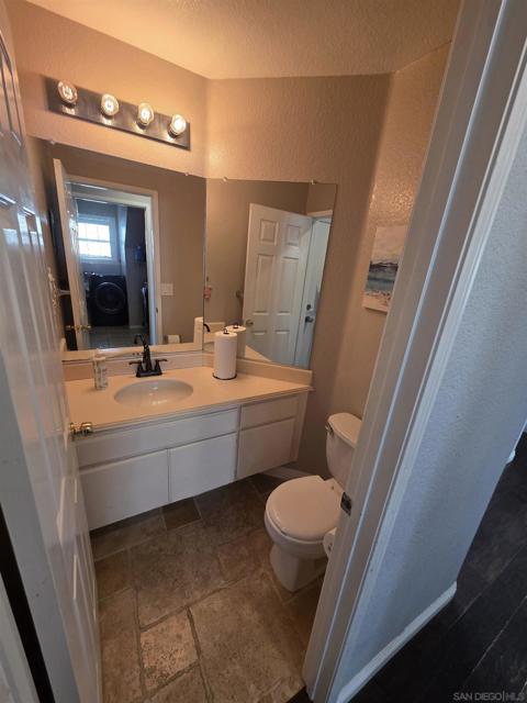 7444 Mason Heights Lane, San Diego CA: https://media.crmls.org/mediaz/95c5e884-31df-42b4-ab86-14ba8d02902a.jpg