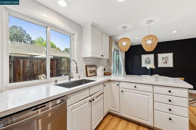 2877 Fountainhead Drive, San Ramon CA: https://media.crmls.org/mediaz/95c5ed88-52ed-4a94-8482-d1ab9f24a6d2.jpg