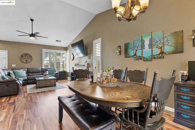 1126 Deerpark Rd, Oakley CA: https://media.crmls.org/mediaz/95c5f43a-d06b-4e4b-b5a9-cf18adfe25c0.jpg