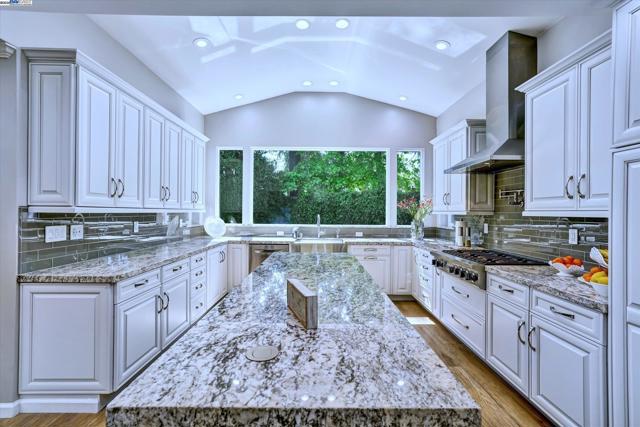 2369 Woodthrush Way, Pleasanton CA: https://media.crmls.org/mediaz/95c6aa5a-69ae-42b1-8736-e46cb6c8976d.jpg
