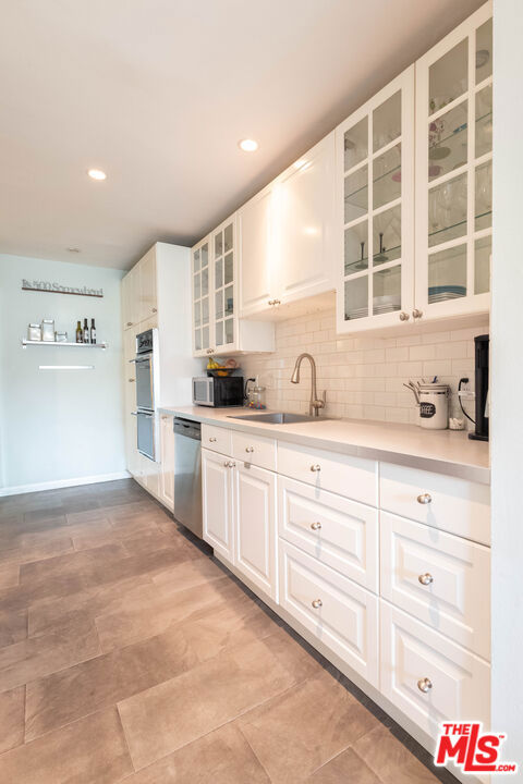 927 North KINGS Road, 320 photo 6