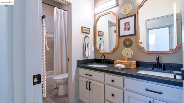 881 Inverness Ln, Brentwood CA: https://media.crmls.org/mediaz/95c70492-2935-48a9-bfce-b30b0c7d7791.jpg