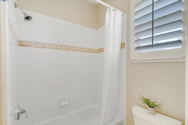 Image 40 of 58 For 2597 Ancona Cir