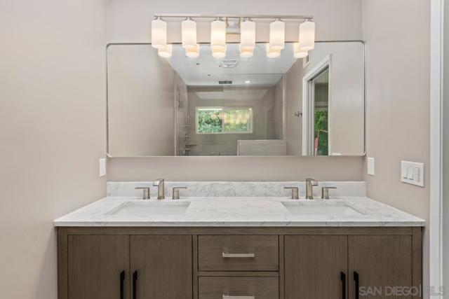 7246 Rue De Roark, La Jolla CA: https://media.crmls.org/mediaz/95c7cfb0-6fa6-4749-a1a4-6de7db7ae940.jpg