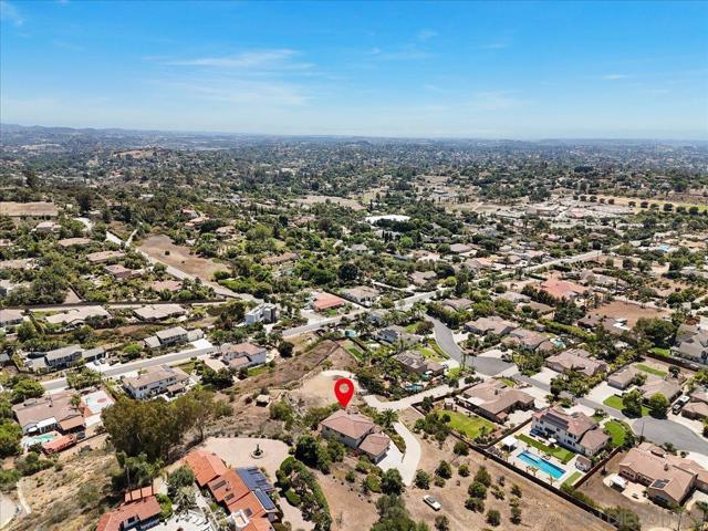 2342 CARIOCA PL, Vista CA: https://media.crmls.org/mediaz/95c860bc-3bcf-41b3-b0f8-99c1be3e514e.jpg