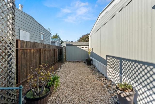 19 Dolphin Court, Half Moon Bay CA: https://media.crmls.org/mediaz/95c89b93-dc92-4112-90bc-c572f2f674f8.jpg