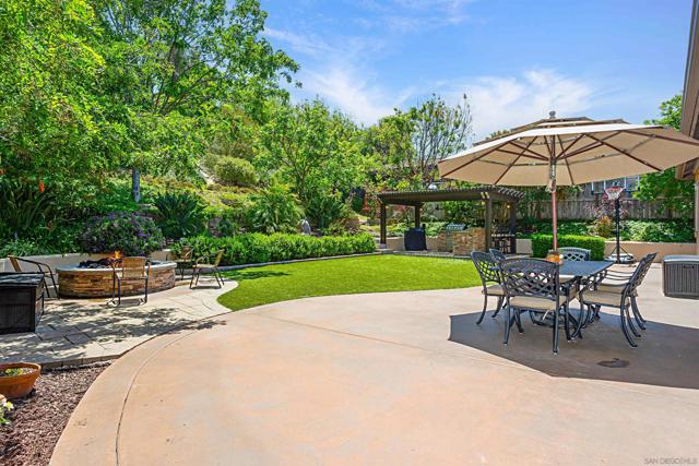1104 Parkview Dr, Oceanside CA: https://media.crmls.org/mediaz/95c8d9ba-2618-4c7f-bb8d-18d6a0817512.jpg