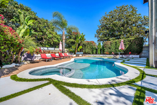 4450 Campbell Drive, Los Angeles CA: https://media.crmls.org/mediaz/95c8ed0a-2c99-48e4-b2e6-1a6e6ca81c9d.jpg