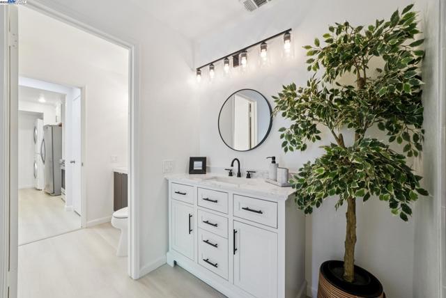 1089 Foxchase Dr, San Jose CA: https://media.crmls.org/mediaz/95c960b8-f03b-4a50-9c7b-536cca4b5c43.jpg