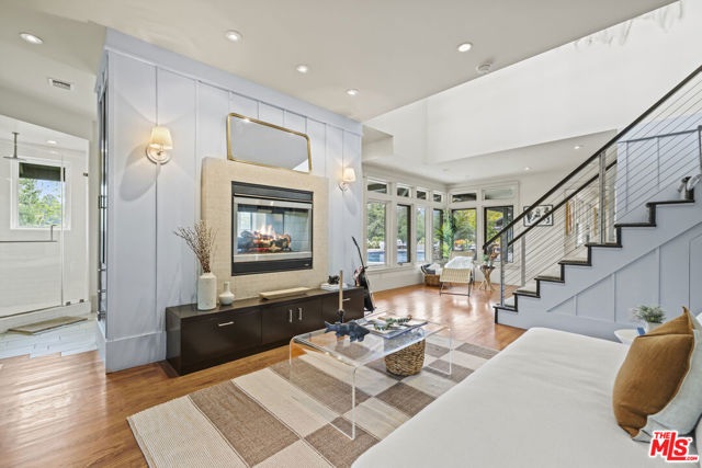 4650 Canoga Avenue, Woodland Hills CA: https://media.crmls.org/mediaz/95c9b08c-2937-43df-9c0d-703545fbfce4.jpg