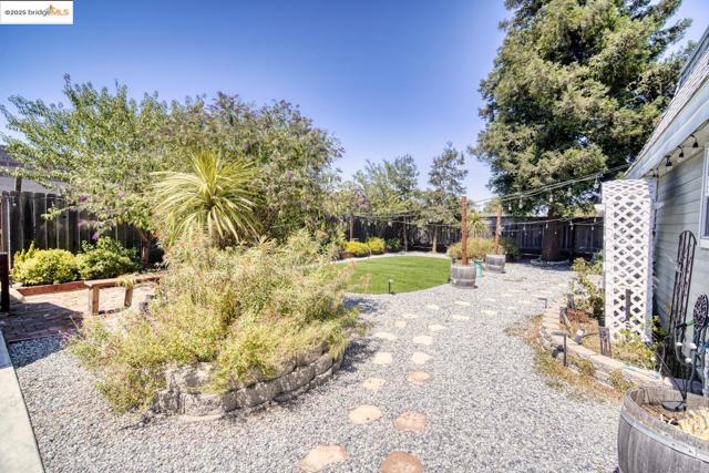 2821 Ponderosa Drive, Concord CA: https://media.crmls.org/mediaz/95ca71ef-cd9b-4cd8-9406-1ae56e63f5f8.jpg