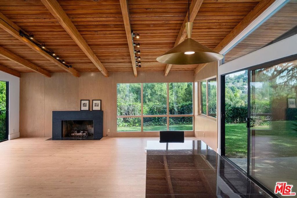 15434 Mulholland Drive