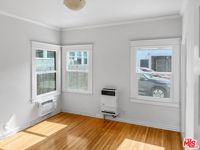 1944 Argyle Avenue, Los Angeles CA: https://media.crmls.org/mediaz/95cb68a2-9a0e-4196-a860-712f5980f39f.jpg