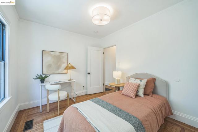 1515 Derby St, Berkeley CA: https://media.crmls.org/mediaz/95cbd5c1-ddda-44a9-bcf1-4d1a45099347.jpg