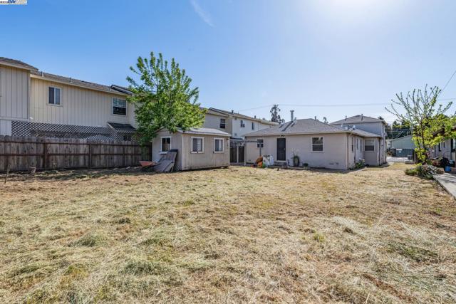 21032 Baker Rd, Castro Valley CA: https://media.crmls.org/mediaz/95cc5724-9697-4710-a139-9a944c91dea9.jpg