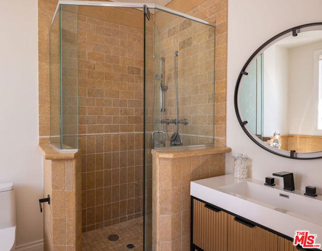 1113 Amherst Avenue, Los Angeles CA: https://media.crmls.org/mediaz/95cd51e9-30f6-41b3-bcf9-744fc425dc92.jpg