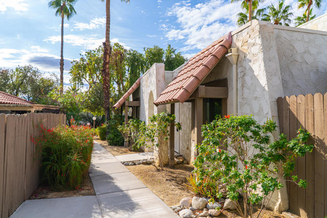 343 W Mariscal Road, Palm Springs, CA 92262