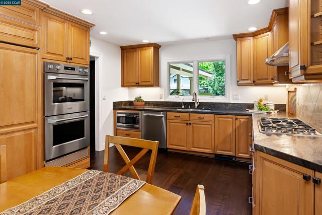 2142 Deer Oak Way, Danville CA: https://media.crmls.org/mediaz/95cd6cad-5172-43e3-adff-28bf92771146.jpg