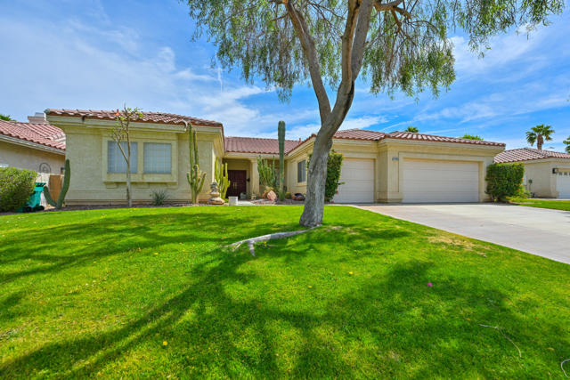 44950 Calle Santa Barbara, La Quinta CA: https://media.crmls.org/mediaz/95cd853b-0f97-4648-bf59-0c2dceff9c86.jpg