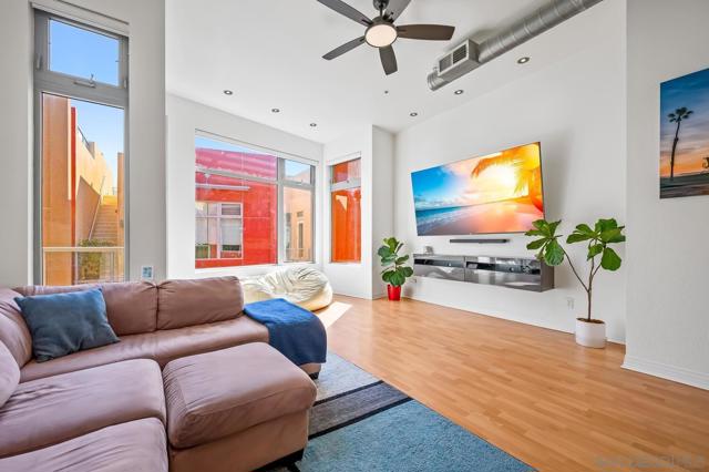 465 S Cleveland St, Oceanside CA: https://media.crmls.org/mediaz/95ceb2ff-144a-4fe9-9e74-a1b7a362a6f8.jpg