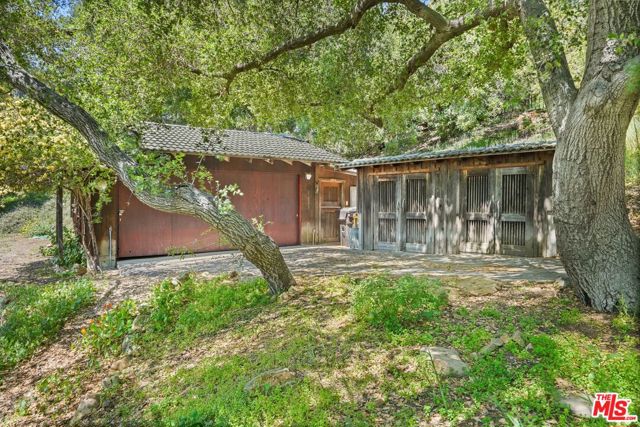 20730 Hillside Drive, Topanga CA: https://media.crmls.org/mediaz/95ceec13-74b6-4fbe-8029-842fc742cb41.jpg