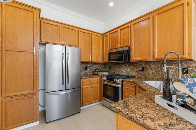 3253 Verde Ct, Pleasanton CA: https://media.crmls.org/mediaz/95cf149a-a1e8-4a80-89f9-1cddeb54aaac.jpg