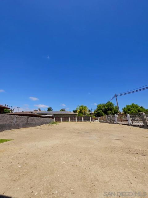 5361 Central Ave, Bonita CA: https://media.crmls.org/mediaz/95cfeba9-c503-45a5-85f6-cd5e568fbacb.jpg