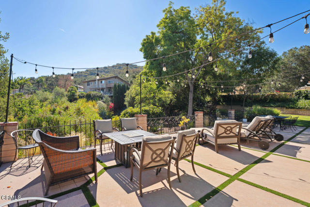 354 Larch Crest Court, Newbury Park CA: https://media.crmls.org/mediaz/95d00807-7f90-4f26-817a-b80a63128f30.jpg