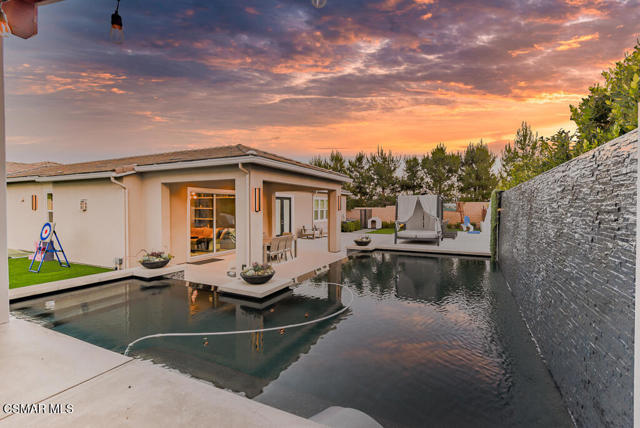 6981 Shadow Wood Drive, Moorpark CA: https://media.crmls.org/mediaz/95d0085a-f9c7-4369-b5f3-e69265c909fd.jpg